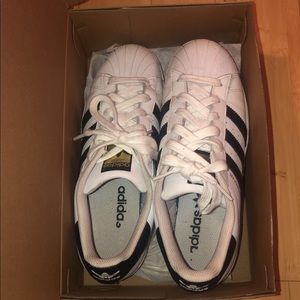 7.5 ADIAS SUPER STARS ! Worn ONCE